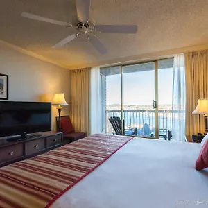 *** Hotel Harbour Towers & Canada